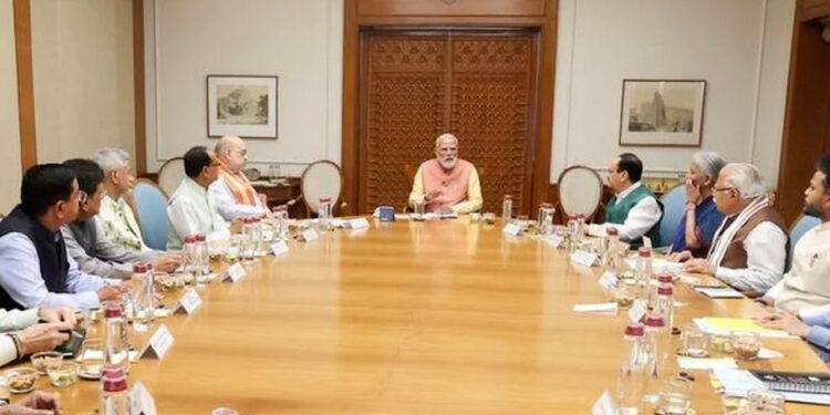 Breaking News: मोदी कैबिनेट में बड़े फेरबदल की तैयारी, कई वरिष्ठ मंत्रियों की छुट्टी के संकेत