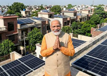 PM Surya Ghar Yojana: PM सूर्य घर योजना ने पकड़ी रफ्तार हर हफ्ते 1 लाख घरों में लग रहे सोलर पैनल, 2027 तक 1 करोड़ परिवारों का लक्ष्य