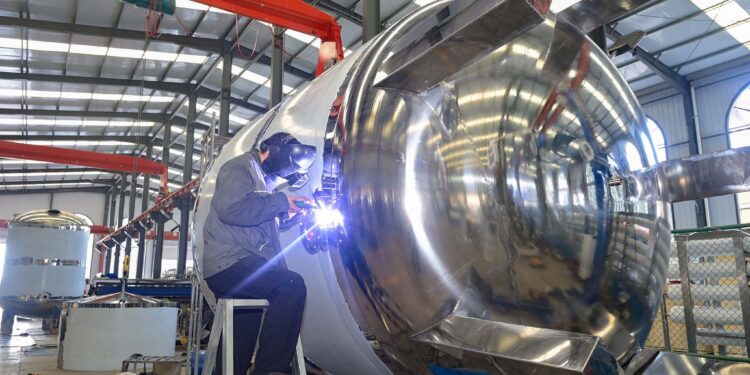 जुलाई में चीन का मैन्युफैक्चरिंग PMI घटकर 49.2% पर, हाई-टेक सेक्टर ने दिखाई मजबूती