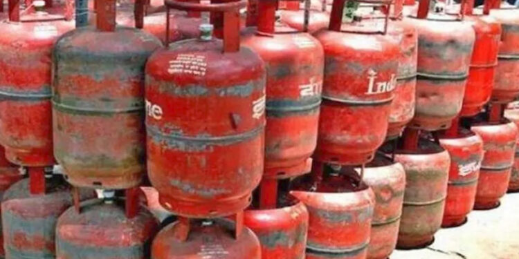 9 जुलाई को LPG सिलेंडर के दाम स्थिर, कच्चे तेल में उछाल के बाद क्या बढ़ेगी गैस की कीमत? जानें शहरों का नया रेट