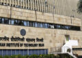 IIT Teacher Shortage: IIT में शिक्षकों का बड़ा संकट: 23 संस्थानों में 4,300 से ज्यादा फैकल्टी पद खाली, बढ़ते छात्रों के बीच शिक्षा और रिसर्च पर मंडराया खतरा