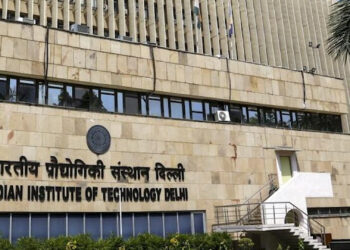 IIT Teacher Shortage: IIT में शिक्षकों का बड़ा संकट: 23 संस्थानों में 4,300 से ज्यादा फैकल्टी पद खाली, बढ़ते छात्रों के बीच शिक्षा और रिसर्च पर मंडराया खतरा