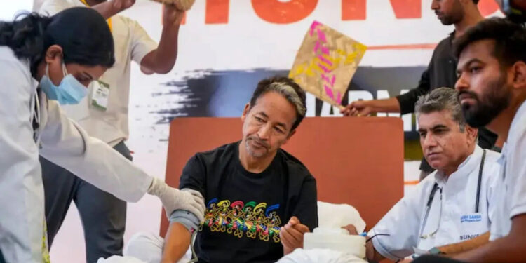 Sonam Wangchuk: दिल्ली हाई कोर्ट का बड़ा फैसला: सोनम वांगचुक होंगे मेदांता शिफ्ट, विशेषज्ञ डॉक्टरों की टीम करेगी इलाज
