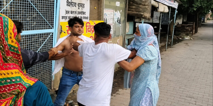GPS ने खोला राज, होटल में दूसरी महिला के साथ मिला पति; पत्नी ने किया हंगामा