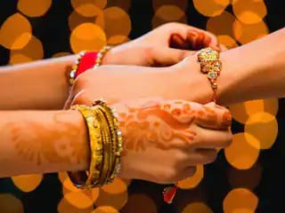 भाई की कलाई ही नहीं…यहां तिजोरी, कलम और हल को भी बांधी जाती है राखी  रक्षाबंधन पर अलग-अलग समाजों की जानें अनूठी परंपराएं