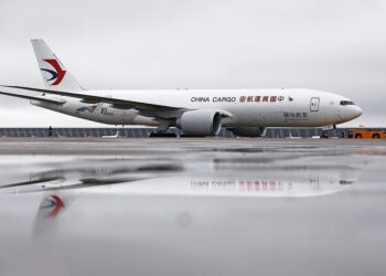 international cargo flight