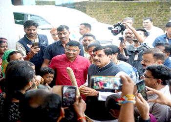 Mohan Yadav met children tribal sisters tied Rakhis