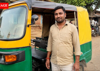UP News Update: लोन से खरीदा ऑटो, बदली जिंदगी रामू की मेहनत ने गरीबी को हराया, अब बच्चों का भविष्य संवार रहे