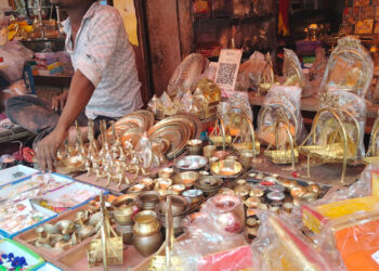 Krishna Janmashtami: जन्माष्टमी पर घर लाएं लड्डू गोपाल तो इन बातों का रखें ध्यान, अभिषेक से शयन तक ऐसे करें सेवा