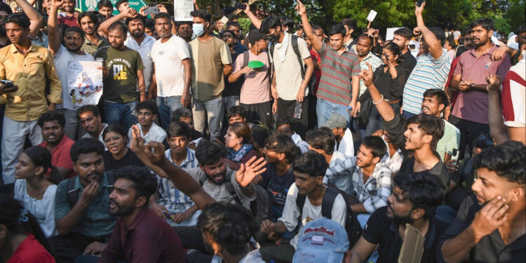 2029 से पहले Gen Z को साधने में जुटीं पार्टियां, युवाओं के बीच बढ़ी राजनीतिक पहुंच की होड़