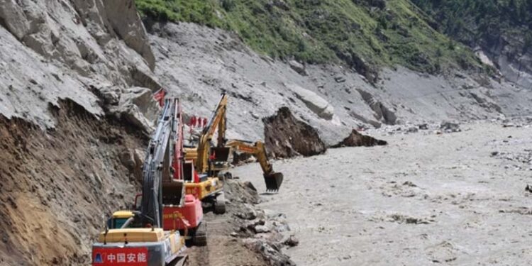 आपातकालीन प्रबंधन मंत्रालय ने आपातकालीन बचाव अभियान चलाने के लिए केंद्रीय सरकारी स्वामित्व वाले उद्यमों से आपातकालीन बचाव बलों को भेजा