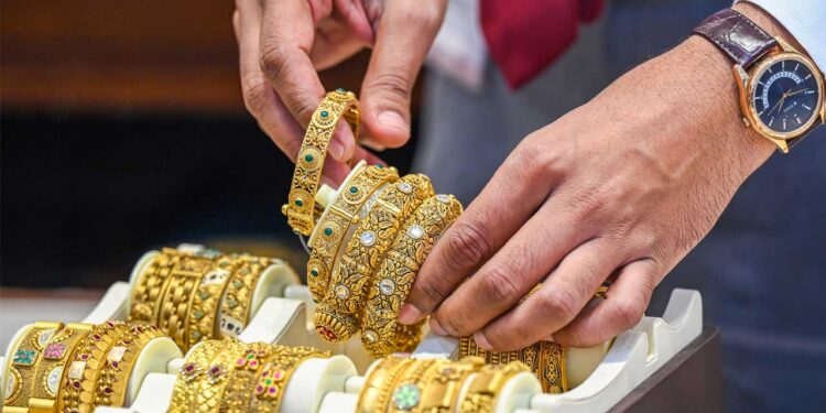 Gold Silver Price Update: सोना ₹1,328 चढ़कर ₹1.52 लाख पर पहुंचा, चांदी भी ₹4,102 महंगी; साल के अंत तक ₹1.80 लाख का अनुमान