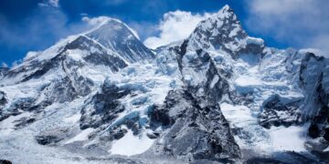 ग्लेशियर का दर्द और क्षेत्रीय समाधान—हिमालय पर्यावरण सहयोग की तत्काल आवश्यकता