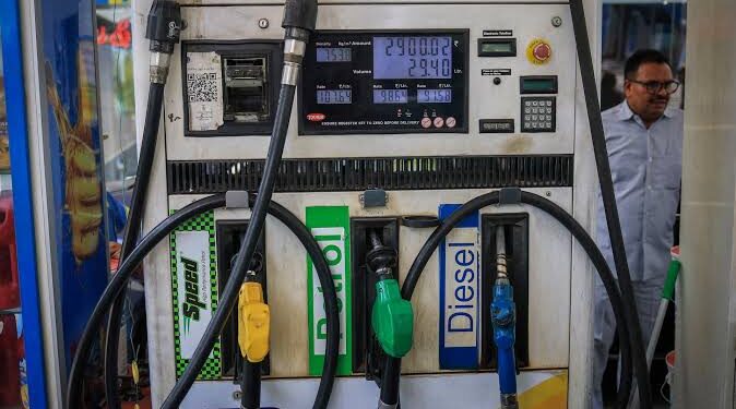 Petrol Diesel Price Update: 29 सितंबर को पेट्रोल-डीजल के दाम स्थिर, LPG सिलेंडर में भी बदलाव नहीं; जानें दिल्ली से चेन्नई तक आज के रेट