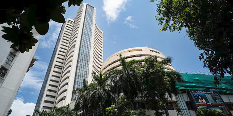 Share Market: गिरते शेयर बाजार में भी चढ़ा Himadri Speciality का शेयर, 5 साल में दिया 1385% से ज्यादा रिटर्न