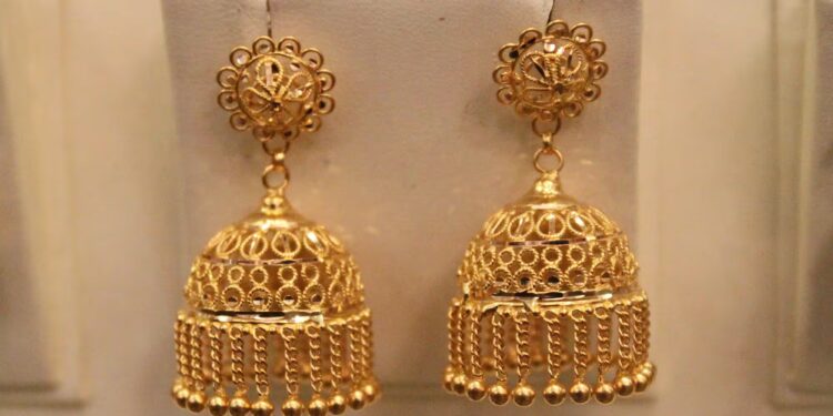 Gold Silver Price15: सितंबर को सोना हुआ सस्ता, चांदी के भाव स्थिर; खरीदारी से पहले जानें आज के ताजा रेट