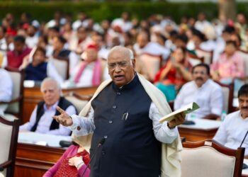 INDIA Alliance: ज्ञानेश कुमार के खिलाफ INDIA गठबंधन का ‘जन महाभियोग’, खरगे के आवास पर हुई मॉक संसद; SIR और वोटर लिस्ट को लेकर उठाए सवाल