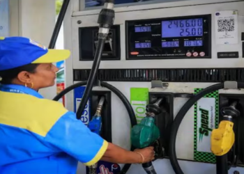 Major change in petrol and diesel prices Nayara hikes rates by ₹5 Check today prices in major cities including Delhi