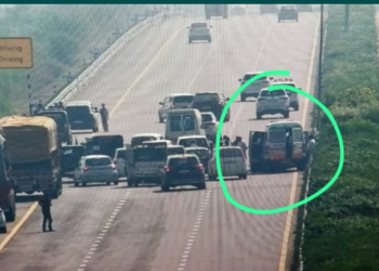 Vehicles in Rahul Gandhi convoy collide on Purvanchal Expressway several injured Rahul safe