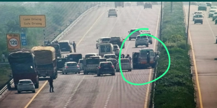 Vehicles in Rahul Gandhi convoy collide on Purvanchal Expressway several injured Rahul safe