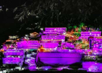 Mata Vaishno Devi: वैष्णो देवी दरबार में बारिश के बीच भी नहीं थमी भक्तों की आस्था, 5 दिनों में 2.25 लाख श्रद्धालुओं ने किए दर्शन