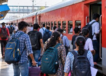 UP PET परीक्षा के लिए रेलवे चलाएगा स्पेशल ट्रेनें, आगरा, कानपुर, लखनऊ और गोरखपुर के अभ्यर्थियों को राहत