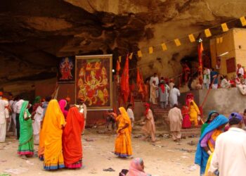 Hinglaj Mata Mandir: पाकिस्तान के बलूचिस्तान में स्थित हिंगलाज माता मंदिर में नवरात्रि की धूम, जय माता दी के जयकारों से गूंजा पवित्र धाम