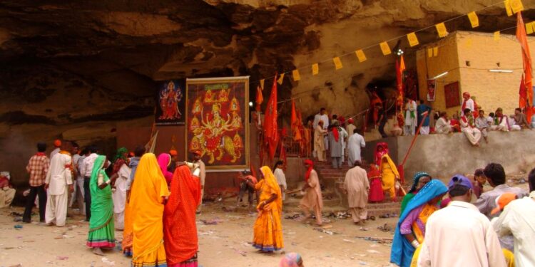 Hinglaj Mata Mandir: पाकिस्तान के बलूचिस्तान में स्थित हिंगलाज माता मंदिर में नवरात्रि की धूम, जय माता दी के जयकारों से गूंजा पवित्र धाम