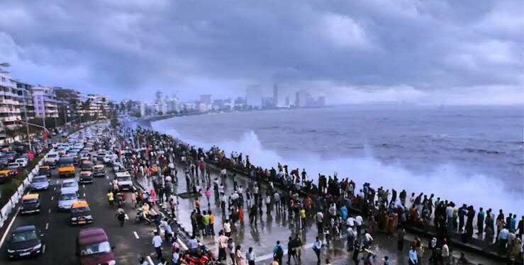 Weather Update: अर्बन फ्लडिंग का बढ़ता खतरा मुंबई, दिल्ली से इंदौर तक शहरों में जलभराव क्यों बन रहा बड़ी चुनौती?