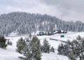 Jammu Kashmir: जम्मू-कश्मीर में सीजन की पहली बर्फबारी, गुलमर्ग से जोजिला तक बिछी सफेद चादर; 15 अक्टूबर से सुधरेगा मौसम